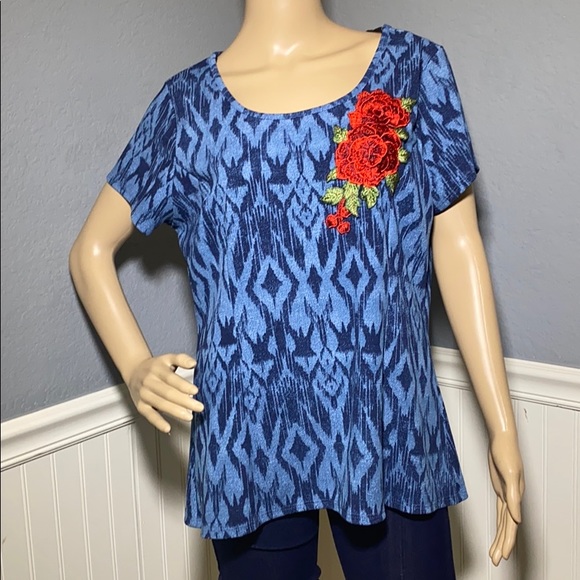 banabee Tops - Banabee XL blue flower tee